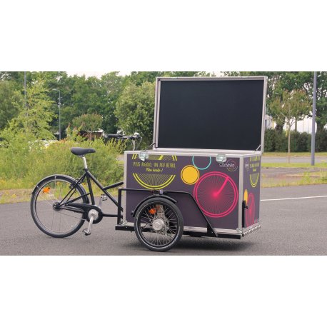 NIHOLA MAXX avec flightacse intégrée sur sa plate-forme avant (en option) NIHOLA MAXX avec flightacse intégrée sur sa plate-forme avant (en option)