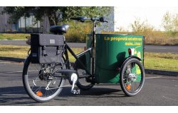 La malle peut être entièrement décorée pour faire de votre triporteur un outil de communicatoin ambulant