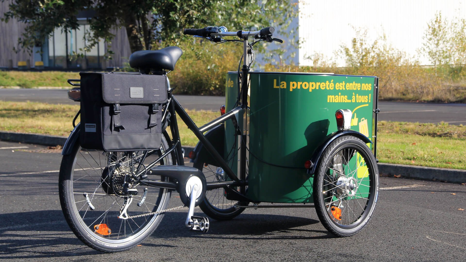 La malle peut être entièrement décorée pour faire de votre triporteur un outil de communicatoin ambulant