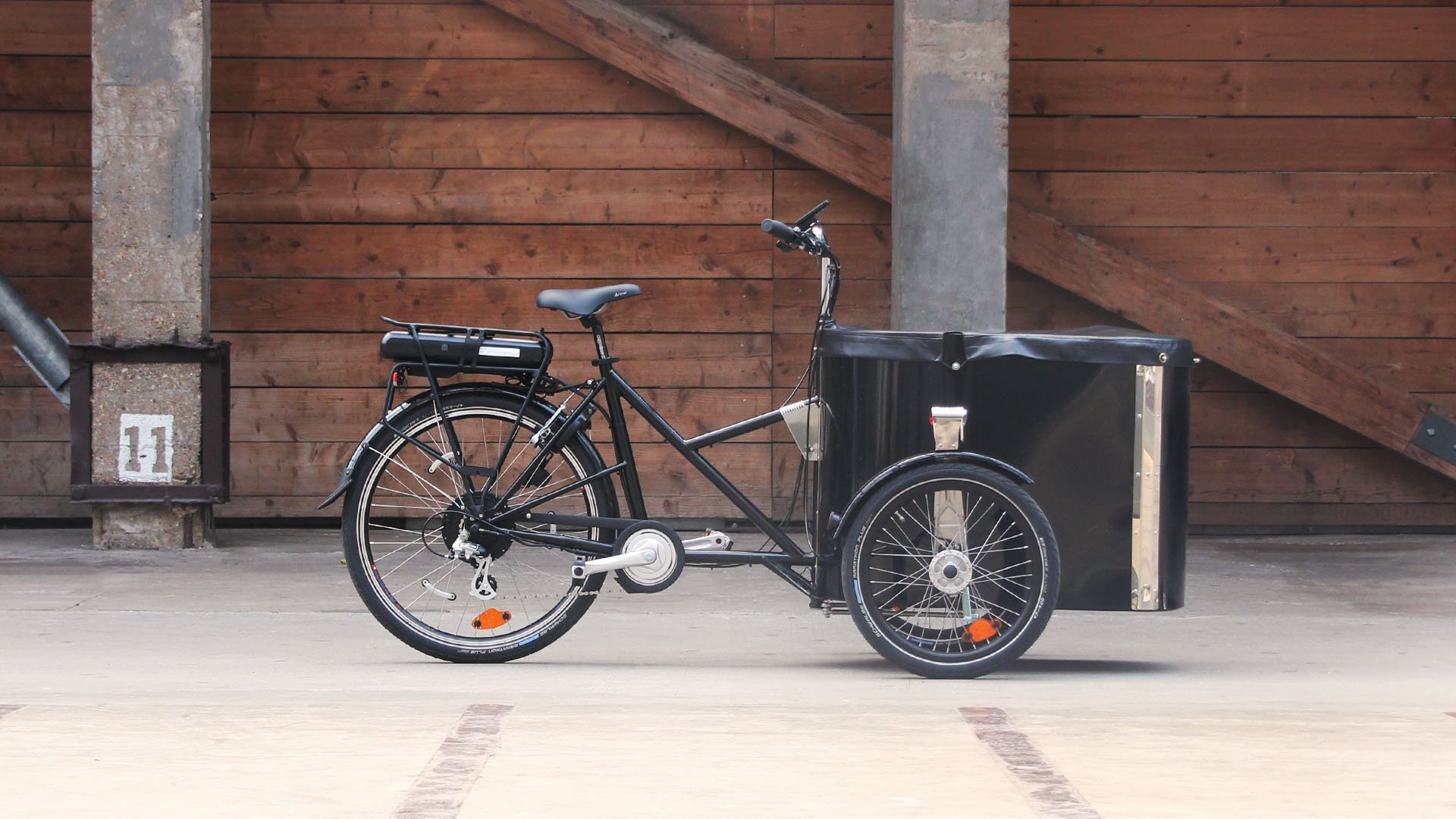 Triporteur électrique NIHOLA XL Pro vu de côté