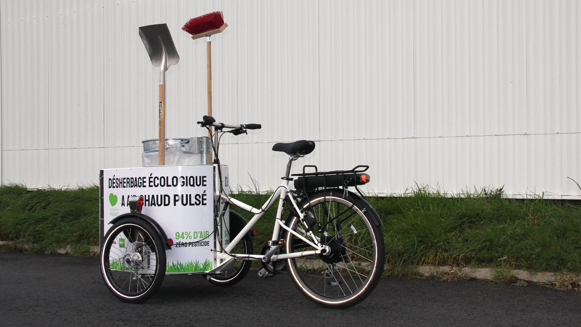 Bâche noire pour triporteur Nihola - Magasins de vélos électriques