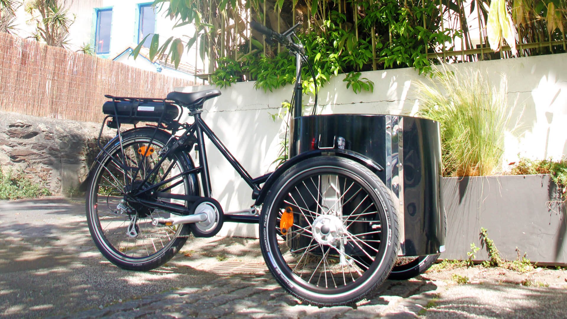 Le triporteur NIHOLA LOW Single dans sa version électrique