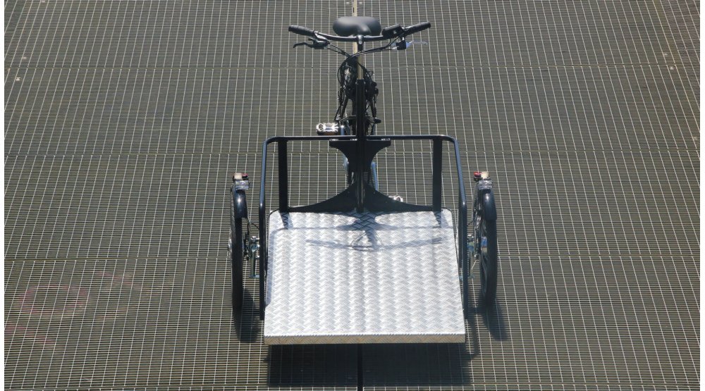 Le triporteur NIHOLA MAXX sans assistance électrique avec plancher en tôle larmée Le triporteur NIHOLA MAXX sans assistance électrique avec plancher en tôle larmée