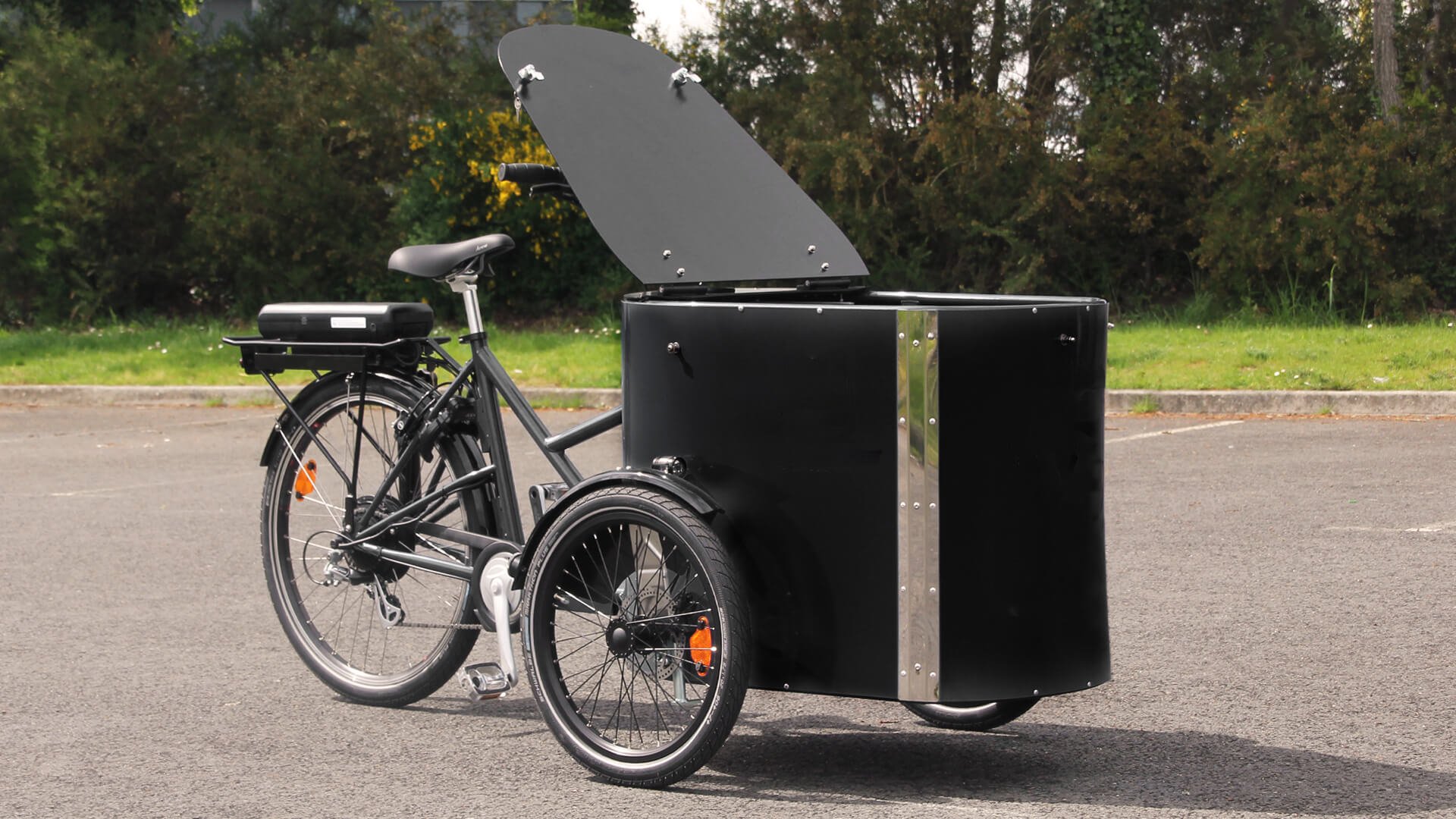 Triporteur CARGO XL Pro avec couvercle entièrement rabattu