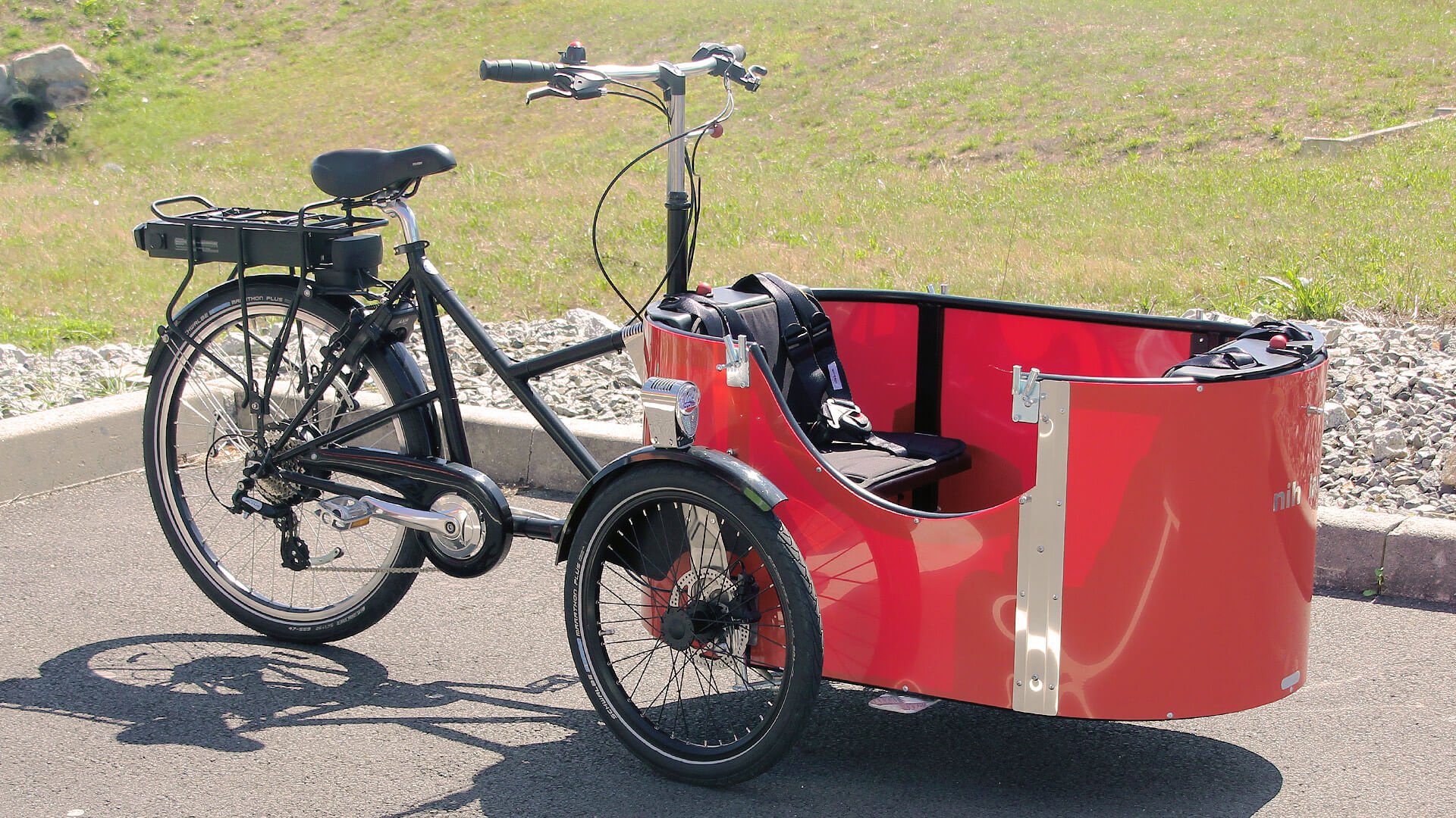 Triporteur NIHOLA CARGO 4.0 avec protection pluie rouge