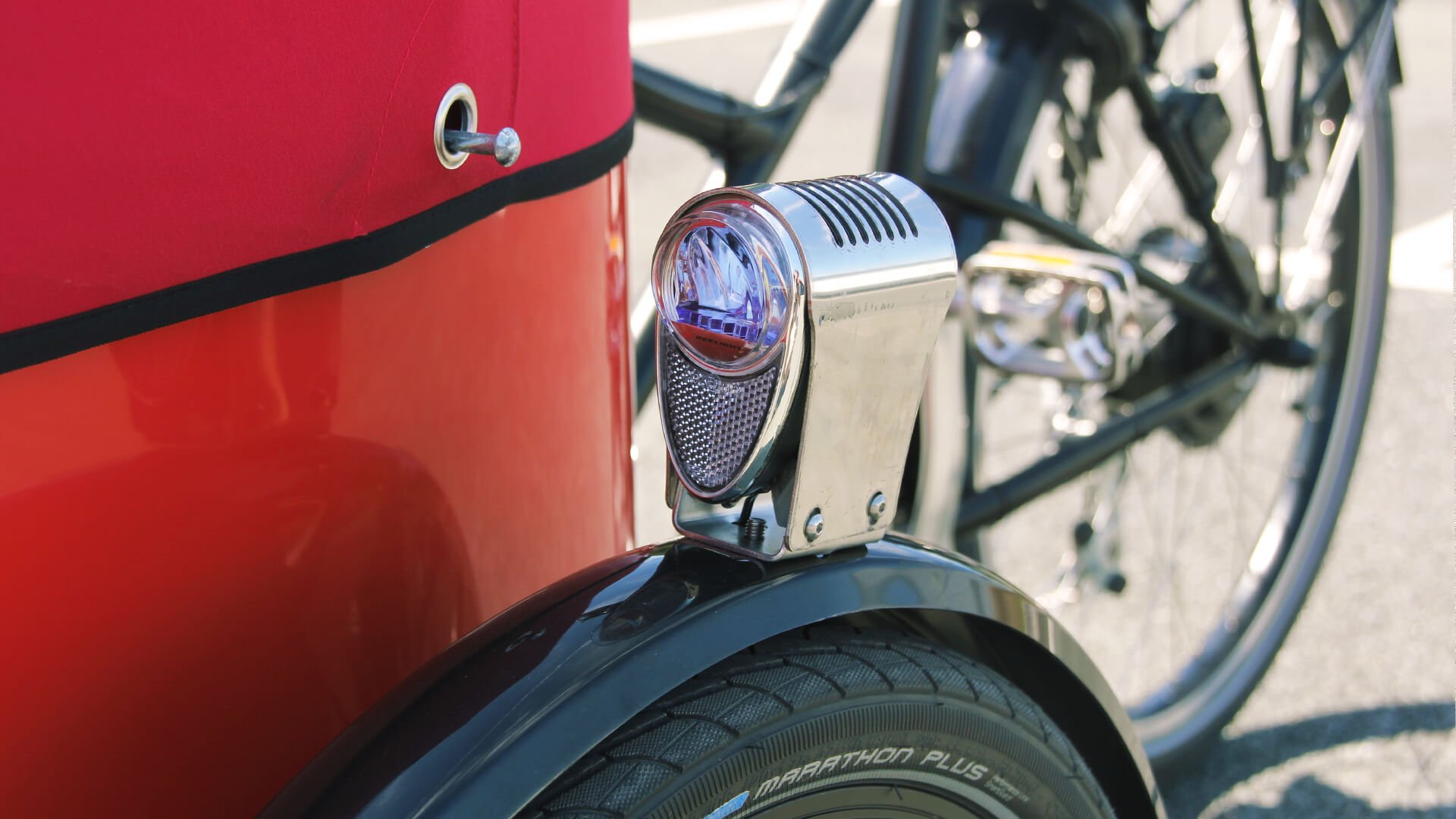 Triporteur NIHOLA CARGO 4.0 avec protection pluie rouge