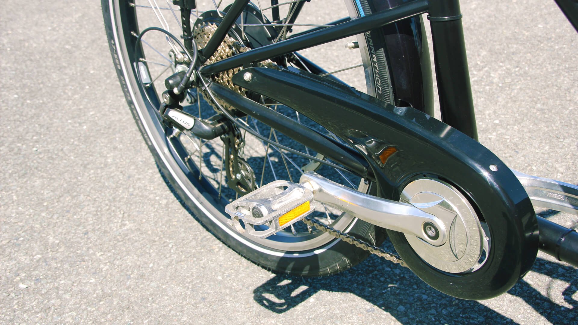 Triporteur NIHOLA CARGO 4.0 avec protection pluie rouge