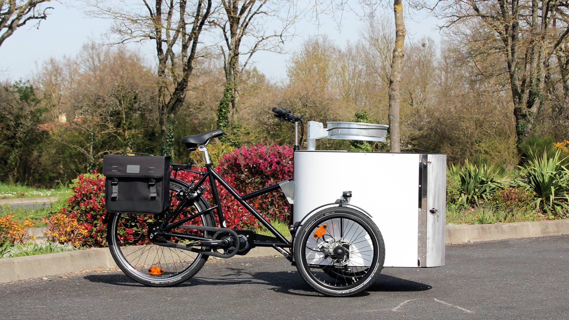 Personnalisation du triporteur Nihola CARGO XL Propreté avec moteur pédalier