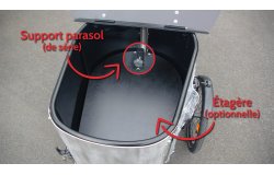 une étagère peut être placée à mi-hauteur de la malle