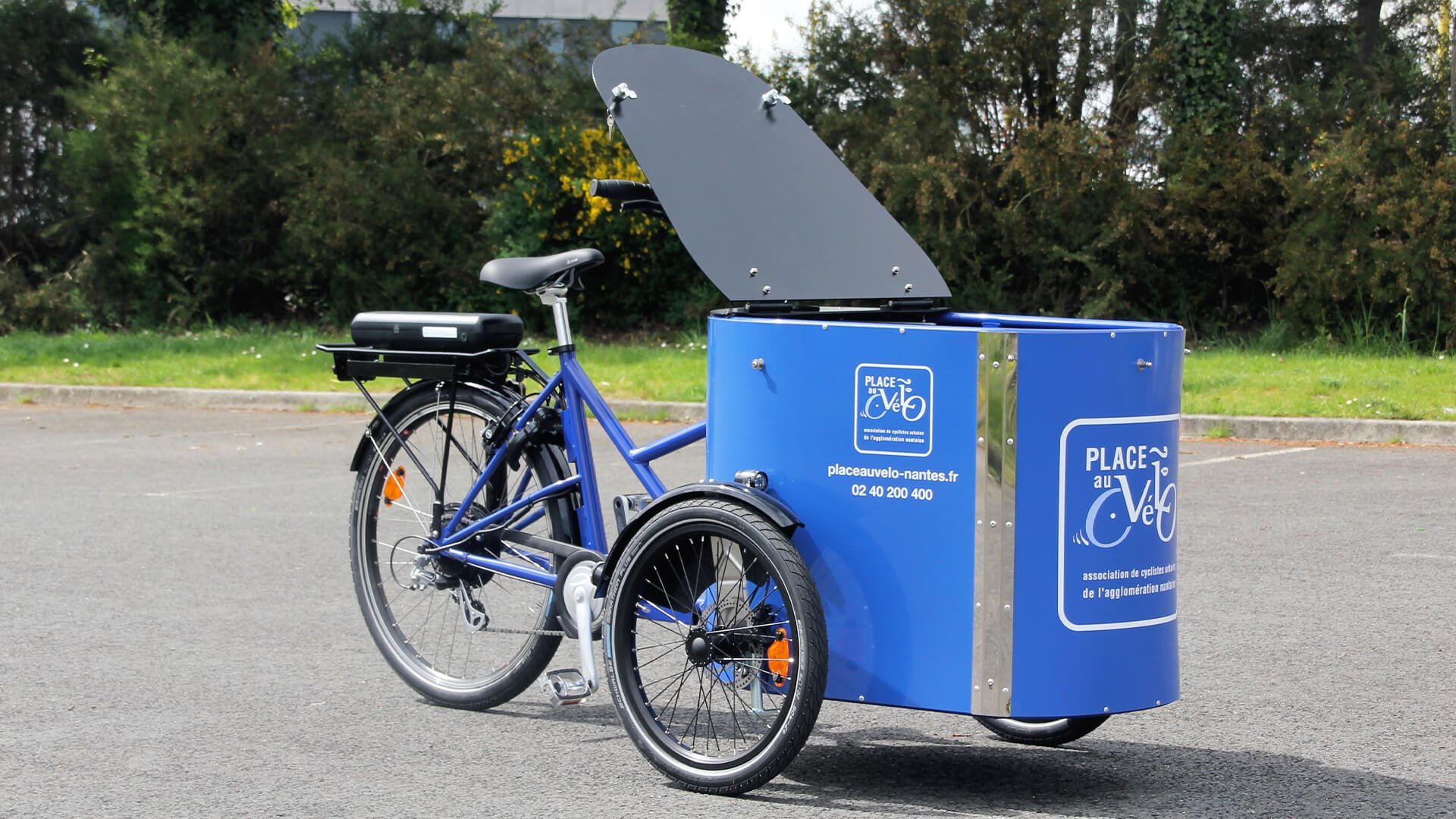 Le modèle peut être équipé d'un couvercle verrouillable