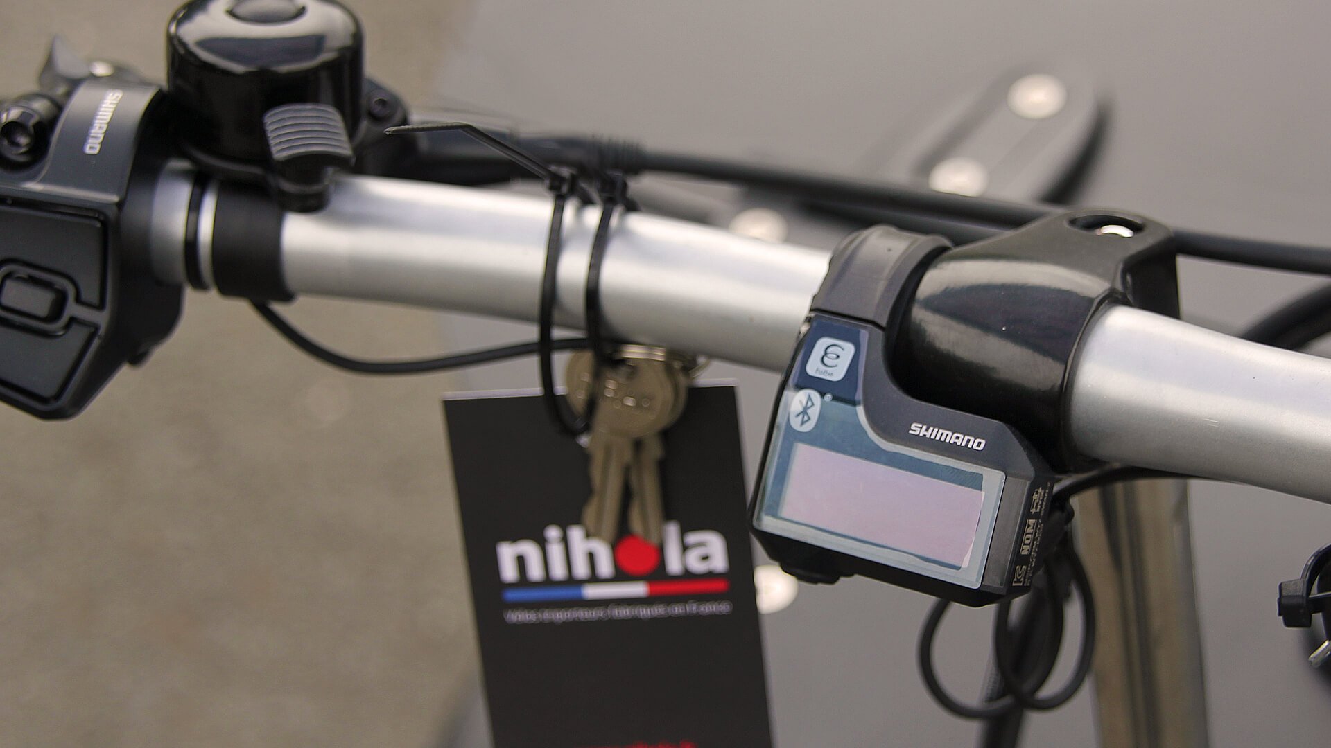 La console Shimano fixée sur le cintre 