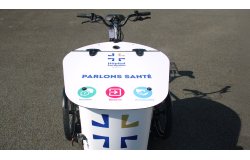 Le comptoir débordant peut être décoré aux couleurs de votre enseigne