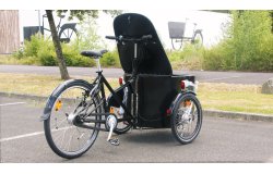 Vue arrière du NIHOLA CARGO Single avec couvercle de malle en métal