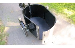 La malle avant peut accueillir une charge de 100 kg