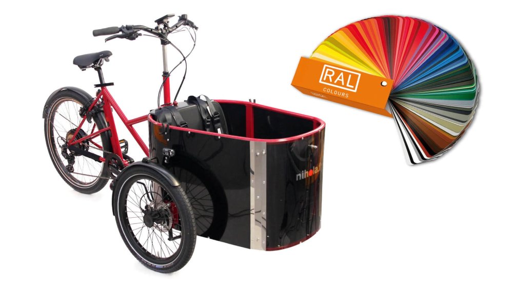 Un triporteur NIHOLA CARGO Family avec un cadre couleur rouge rubis