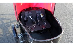 Malle avant pour installer deux enfants en toute sécurité ! 