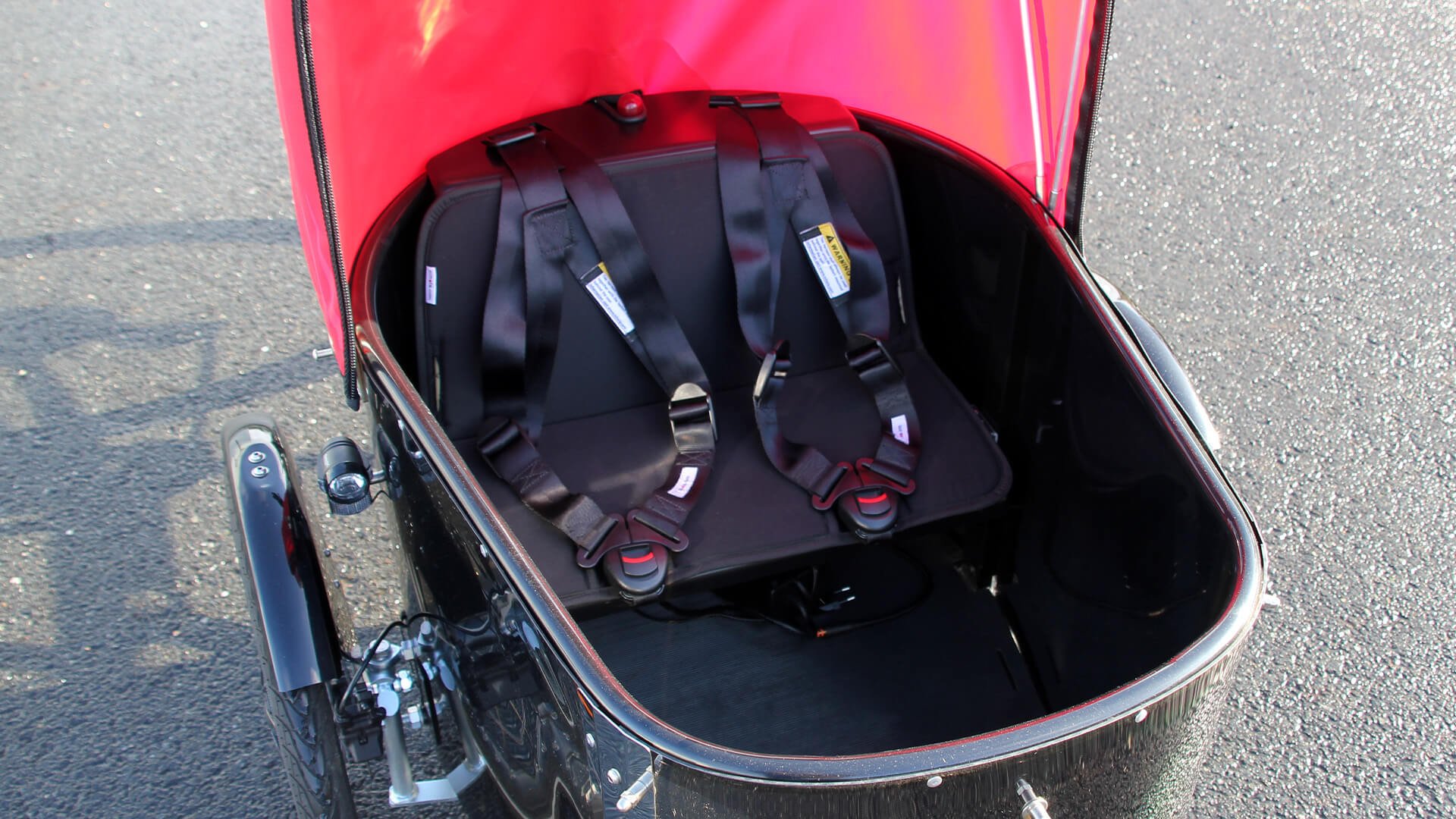 Malle avant pour installer deux enfants en toute sécurité ! 