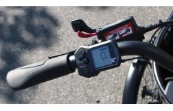 Le display Shimano SC-E5000 est installé près de la poignée gauche