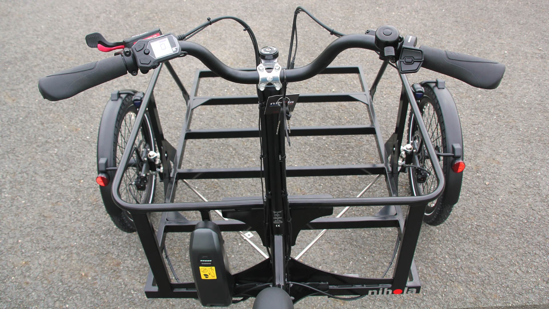 POV du pilote du triporteur NIHOLA MAXX quand il est installé sur la selle