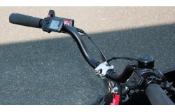 Sur les versions électriques, le display est installé près de la poignée gauche