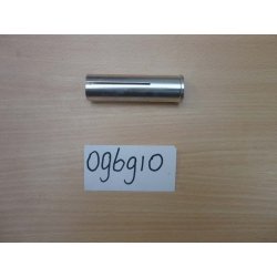 096910