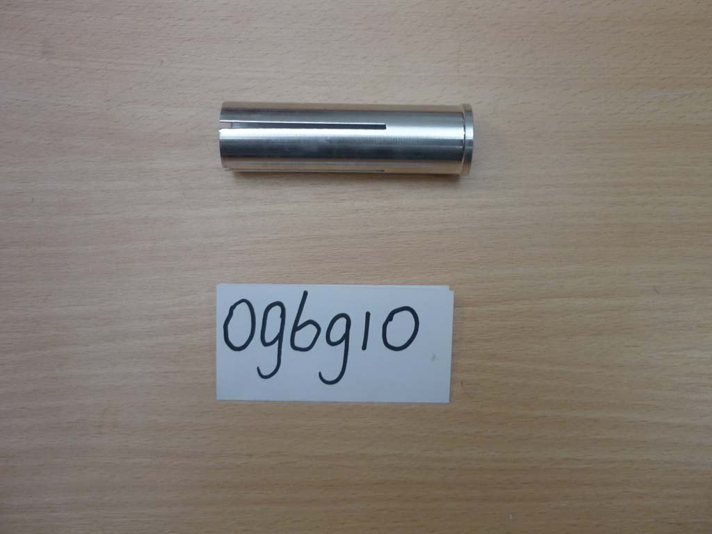 096910