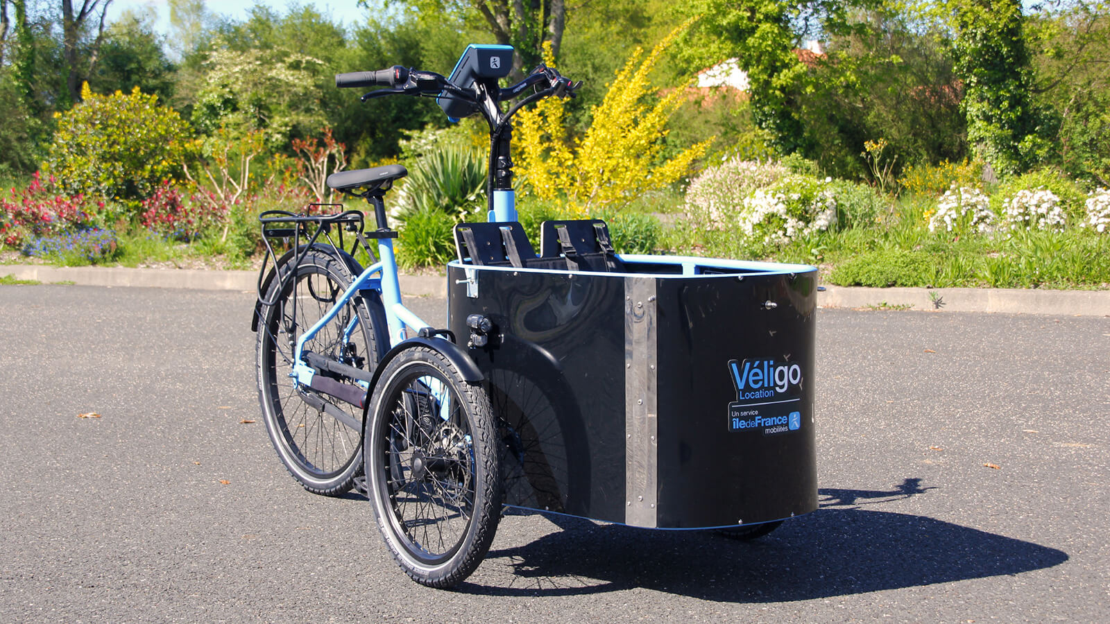 Un triporteur NIHOLA aux couleurs de Véligo