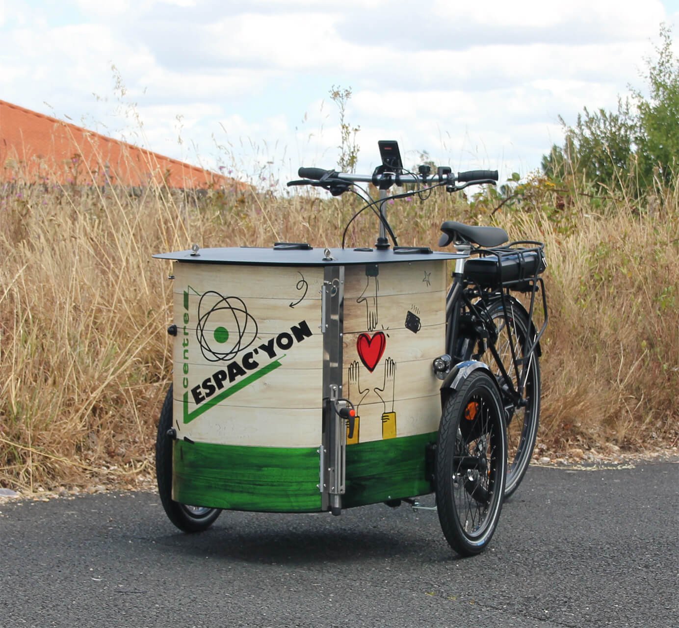 Triporteur électrique NIHOLA CARGO XL Événementiel pour centre socioculturel Espac'Yon