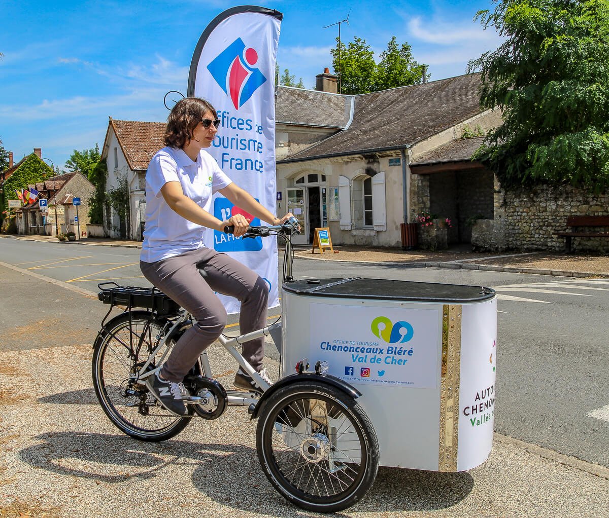 Triporteur NIHOLA Cargo XL électrique pour Office de Tourisme Chenonceau Bléré Val de Cher