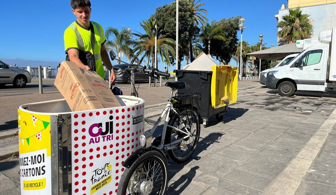 Un NIHOLA CARGO XL Propreté sur la Promenade des Anglais