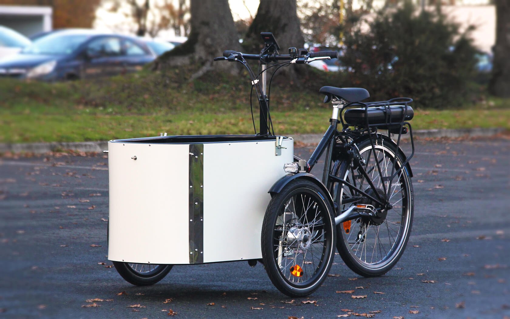 NIHOLA Cargo électrique avec stickage intégral de la malle avant